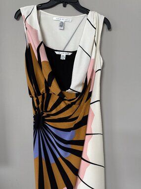DVF Diane von Furstenberg Silk Sunburst Wrap Dress & Camisole Set Size 2